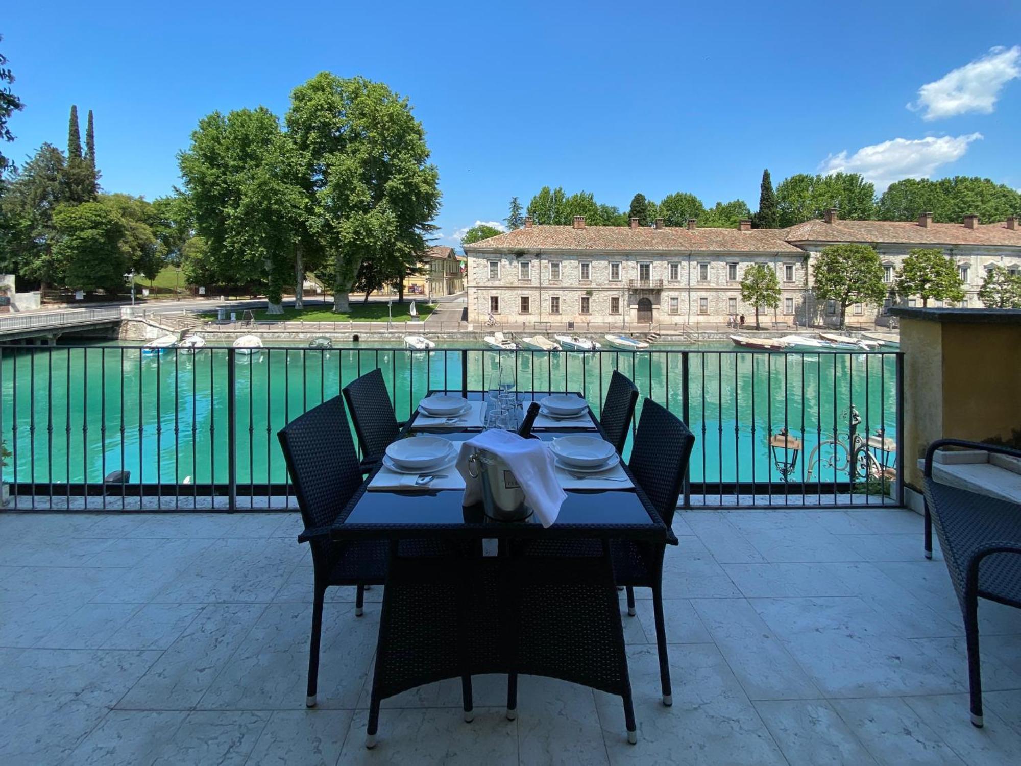 Time To Relax - La Terrazza Sul Lago Пескьера-дель-Гарда Экстерьер фото